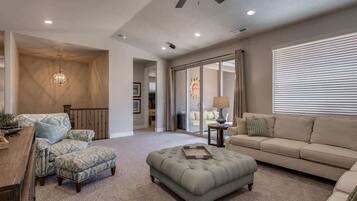 Fernseher, Kamin, Arbeitsbereiche