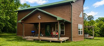 3 Bedroom located on 450 acres  w/hot tub, private UTV Trails