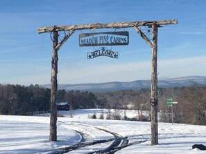 Snow and ski sports - 3 Bedroom located on 450 acres  w/hot tub, private UTV Trails (Hatfield)