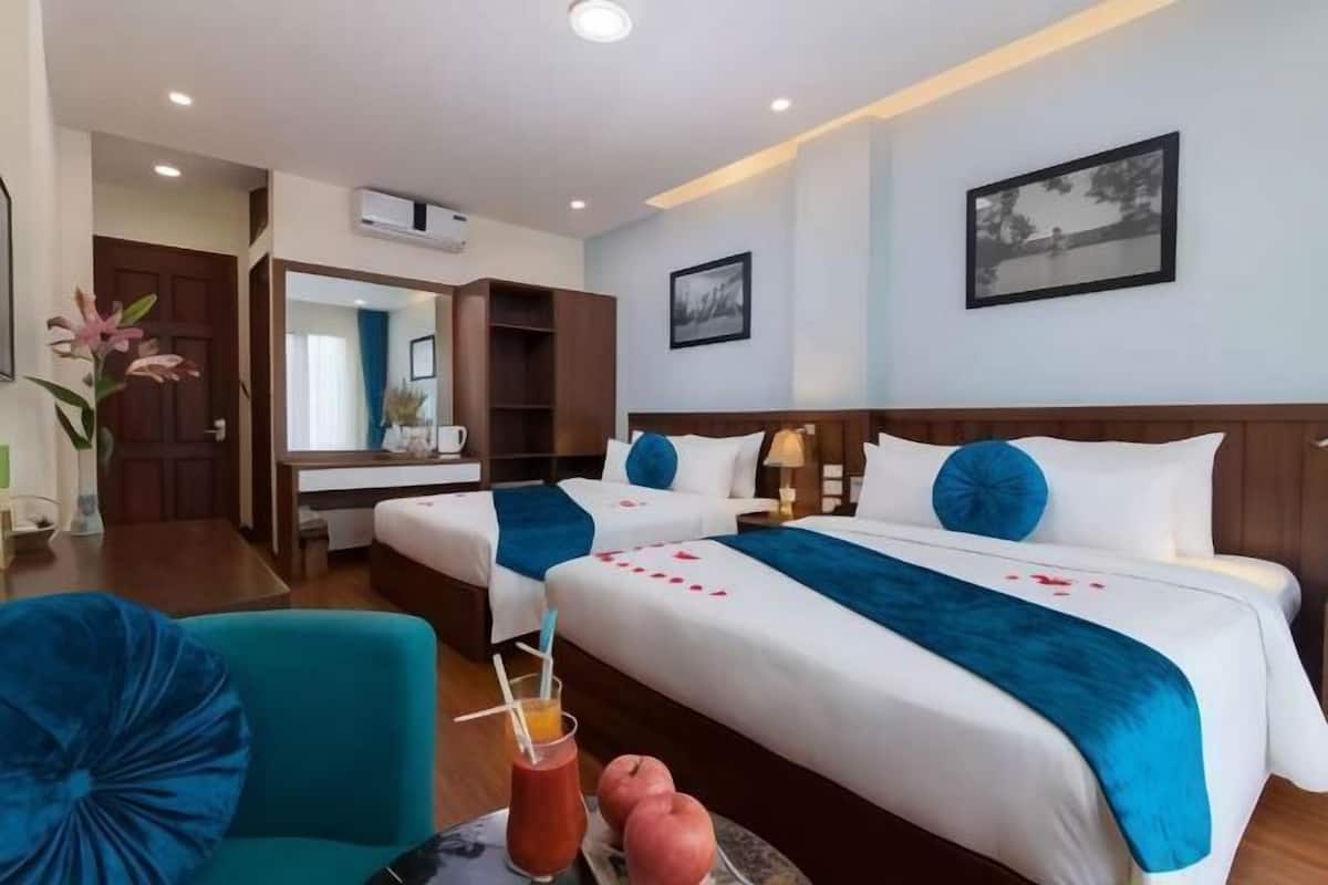 Frigobar, cofres nos quartos, escrivaninha