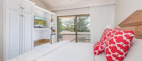 1 makuuhuone, työpöytä, silitysrauta/-lauta, vauvan matkasänky