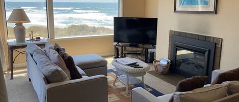 Televisión, chimenea y estéreo