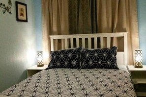 3 bedrooms, iron/ironing board, internet, bed sheets