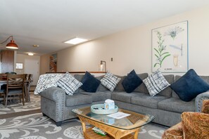 TV, fireplace, stereo - Beach Front Town Home Cypress Grove 5 (Pajaro Dunes)
