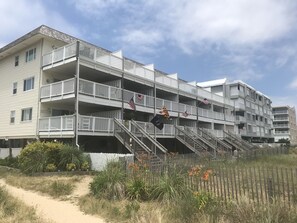 Exterior - Beautiful Ocean Front end Unit Enjoy a Glass a Wine Under the Stars (Ocean City)