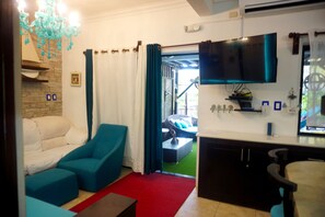 TV, DVD player, stereo -  Villas Aqua los cabos de monterrico ocean front Guatemala (Monterrico)