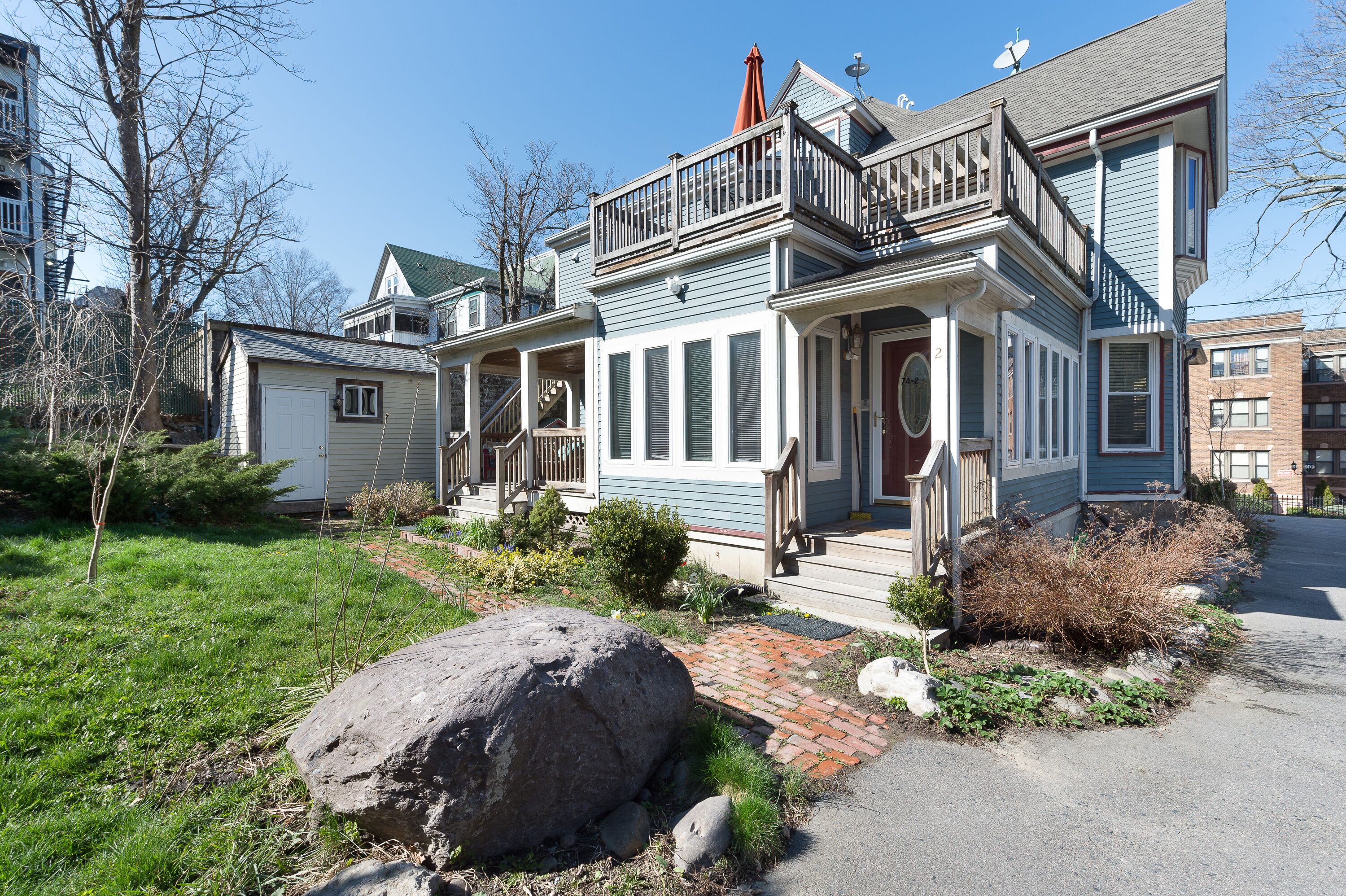Luxury townhouse w pks 10 minutes from Fenway, S End Brigham circle  & downtown 