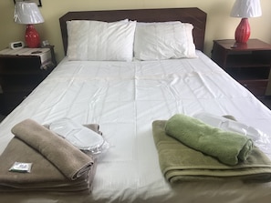 2 slaapkamers, een kluis op de kamer, een bureau