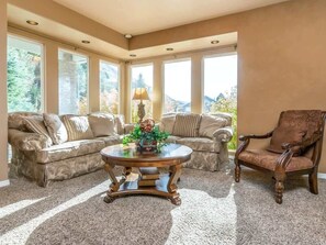 Flat-screen TV, fireplace, DVD player, offices