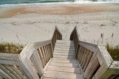 Updated Queen's Grant Oceanfront Condo, Topsail Beach -Pool, Boat Access