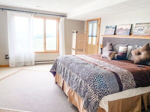 12 bedrooms, WiFi, bed sheets - LUXURIOUS RANCH, 360 VIEWS, NEAR GALENA TER., 300 ACRES, TRAILS, PONDS, ANIMALS (Elizabeth)