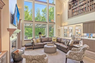 Sleeps 20 *Luxury Estate *A+Area *Hotub *Game Room