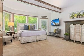 5 bedrooms, desk, iron/ironing board, travel cot - Sleeps 20 *Luxury Estate *A+Area *Hotub *Game Room (Holladay)