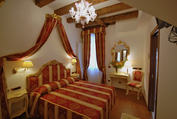 1 bedroom, desk, iron/ironing board, travel crib - Rialto Bridge located in the very heart of Venice. All Inclusive WiFi (Venezia)