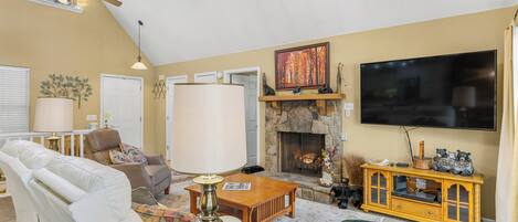 Älytelevisio, takka, DVD-soitin