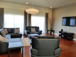 Smart TV, fireplace, stereo