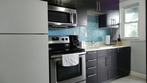 Fridge, microwave, oven, stovetop - cozy 2 bd 1 bath in the heart of Little Havana(3) (Miami)