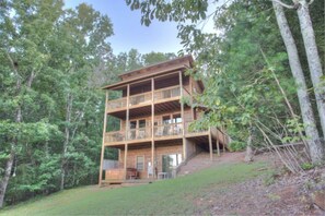 Exterior - Buckhead Lodge - Tri-Level Cabin with Mountain Views (Cleveland)