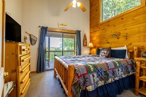 2 bedrooms, iron/ironing board, internet, bed sheets - Buckhead Lodge - Tri-Level Cabin with Mountain Views (Cleveland)