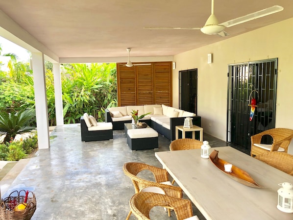 Outdoor dining - La Belle Créole, home for 5, peaceful, close to the beaches (Las Galeras)