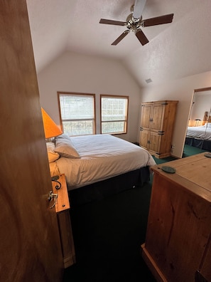 3 bedrooms, free WiFi, bed sheets - Large Family friendly house. Close to walking trails. Quiet neighborhood (Pacific City)