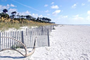 Beach nearby, sun loungers, beach towels