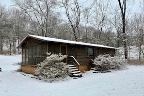 Exterior - Stepping Stone Cabin (Page County)