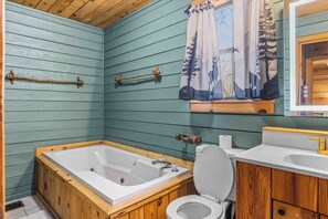 Shower, jetted bath, hair dryer, towels