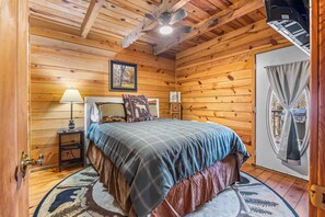 2 bedrooms, iron/ironing board, free WiFi, bed sheets - Bear Cub 1- A Cabin Experience in Helen, GA (Helen)