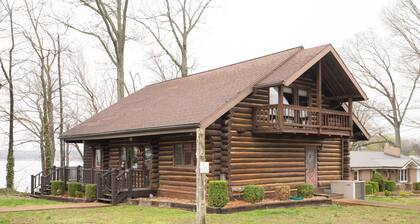 245 1mi from national park walk/bike trails, Lakefront Cabin w/ Beautiful Views