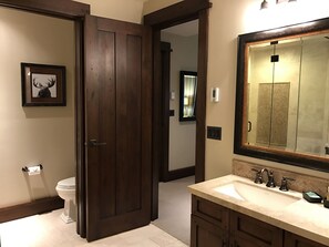 Shower, jetted bath, hair dryer, towels - Deer Valley Ski-In/Ski-Out 2BR/2.5BA Arrowleaf Condo (Park City)