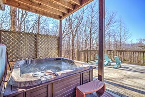 Outdoor spa tub - A Glimpse of Heaven - Mountain Views Year Round (Cleveland)