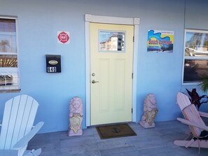 Exterior detail - Big Beach Block Apartment Sleeps 6 Pets OK, Daily Rentals (Clearwater Beach)