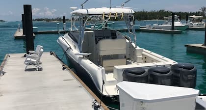 2/2 CONDO/GREAT LOCATION/NEW 40' BOAT SLIP @ RESORTS WORLD BIMINI BAY! Free WiFi