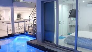 10 bedrooms, iron/ironing board, WiFi, bed sheets