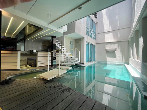 The MYNT @ Lleras Park [10 Master Bedrooms]