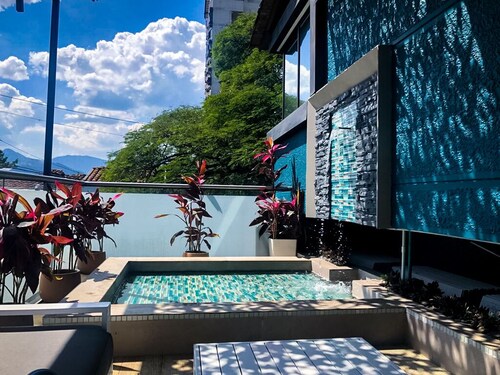 The MYNT @ Lleras Park [10 Master Bedrooms]