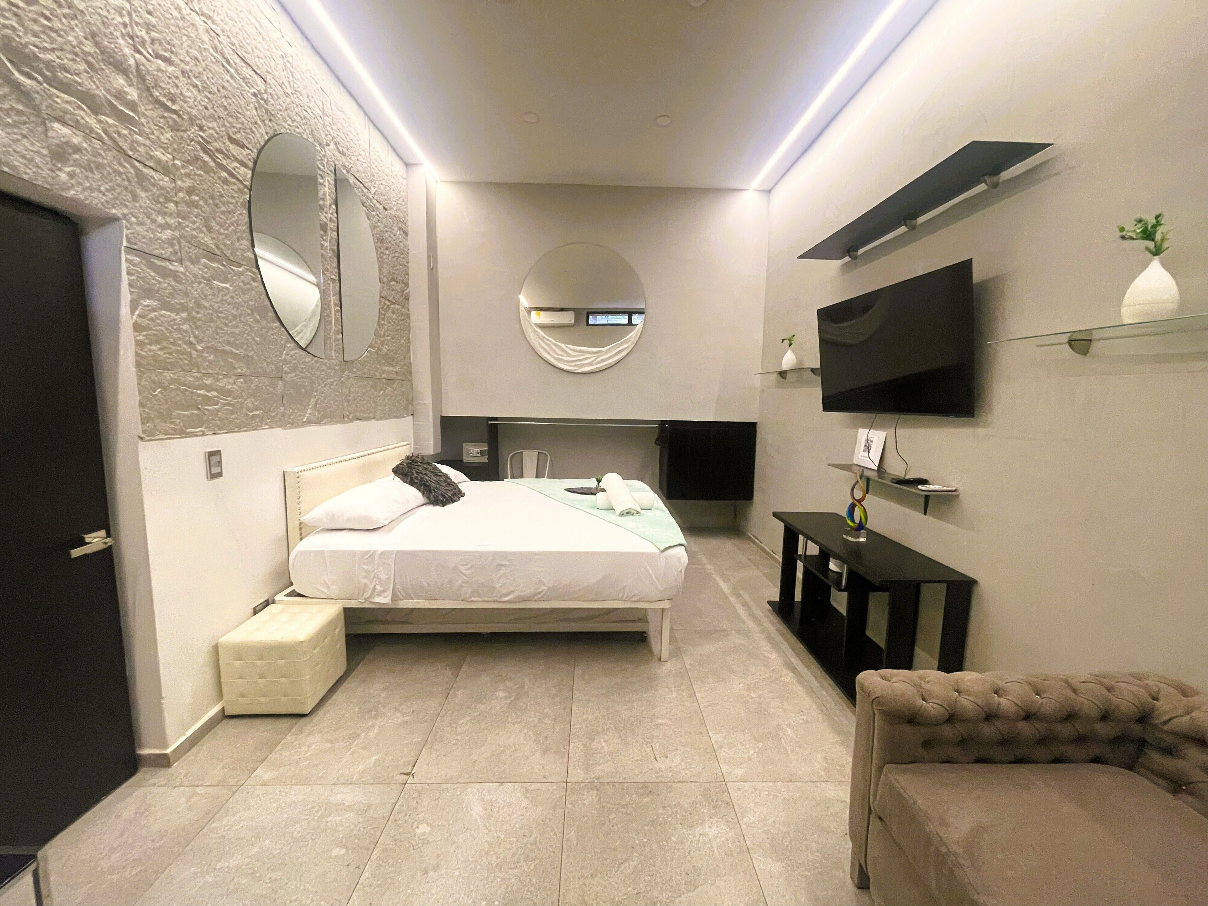 10 bedrooms, iron/ironing board, WiFi, bed sheets