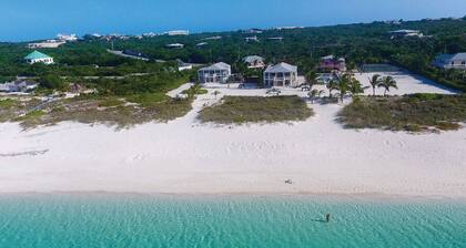 Außergewöhnlicher Blick auf das Meer, zentral gelegen und nur 300 m vom Grace Bay Beach entfernt
