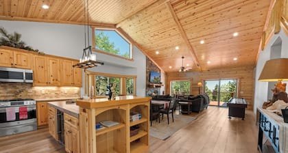 Modern Big Bear Cabin • Epic Views • Game Loft • Privacy • Slopes Nearby