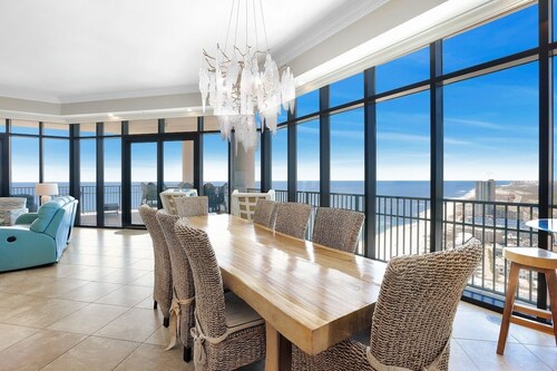 High End Penthouse~ Unmatched Views ~300+ 5 Stars! Corner Unit w/Large Balcony!