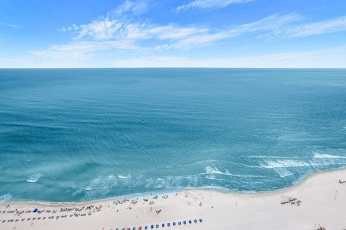 Amazing Penthouse living~Upscale~Luxury~Corner unit~BEST Views~Private balcony!