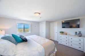 2 bedrooms, WiFi, bed sheets - OCEANFRONT-Shorty's Hideaway-Spend More Time At The Beach-Pet Friendly (Pacific City)
