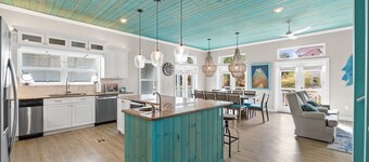 🏆 BEST VALUES 30A Private beach & Private Heated Pool, fenced yd, bikes, pets