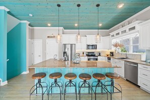 Fridge, microwave, oven, stovetop - 🏆 BEST VALUES 30A Private beach & Private Heated Pool, fenced yd, bikes, pets (Santa Rosa Beach)