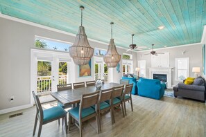 Interior - 🏆 BEST VALUES 30A Private beach & Private Heated Pool, fenced yd, bikes, pets (Santa Rosa Beach)