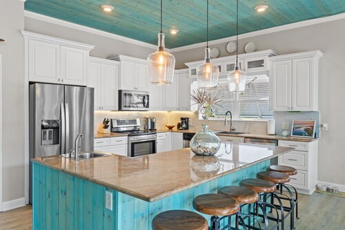 🏆 BEST VALUES 30A Private beach & Private Heated Pool, fenced yd, bikes, pets