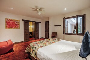 5 habitaciones, tabla de planchar con plancha y cuna de viaje 