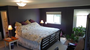 4 bedrooms, desk, iron/ironing board, WiFi