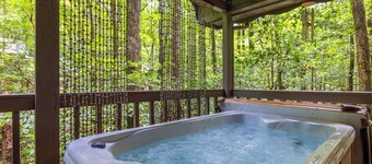 Woodland Waltz - Cozy Creekside Cabin